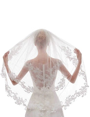 2-Tier Lace Bridal Veil with Comb